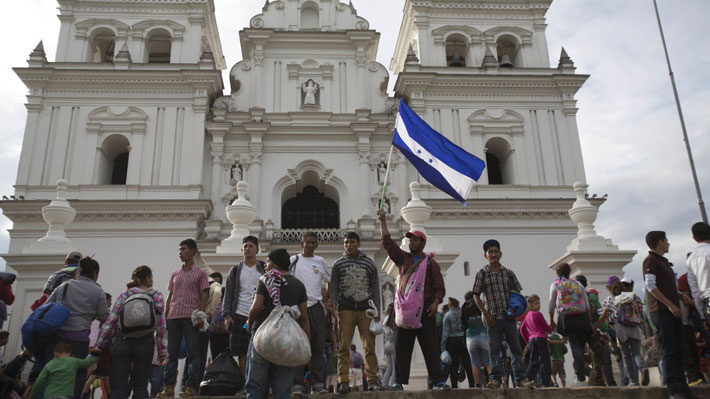 Trump amenaza con retirar ayuda financiera a Honduras si caravana de inmigrantes llega a EE.UU.
