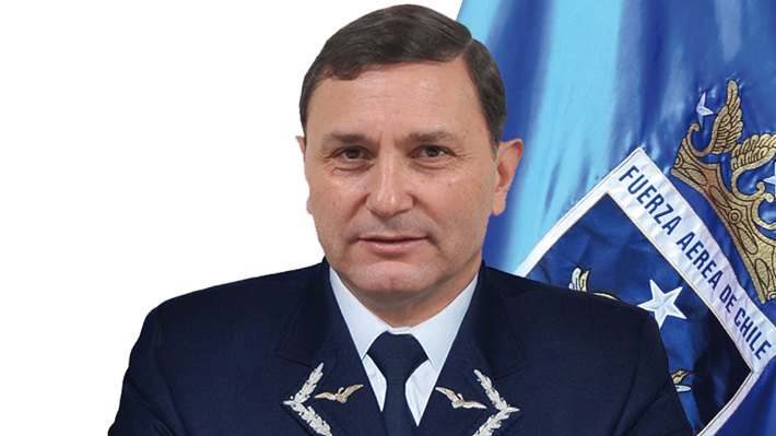 Presidente nombra a general Arturo Merino Núñez como nuevo Comandante en Jefe de la Fuerza Aérea