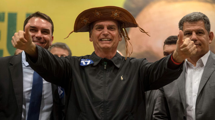 Bolsonaro presenta "buena evolución" de puñalada pero aún necesita cuidados