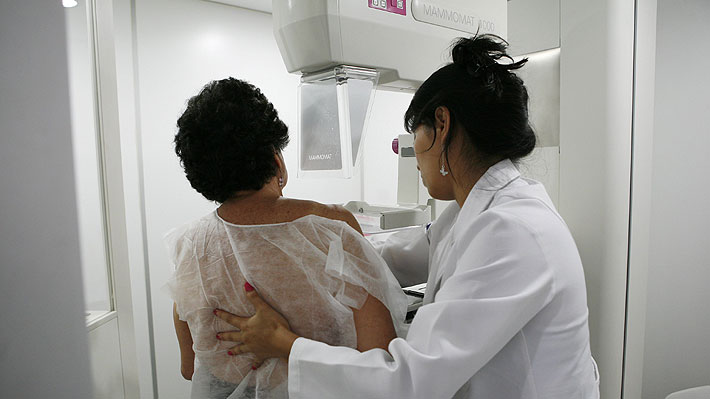 Mitos y verdades del cáncer de mama, la enfermedad que es la primera causa de muerte de mujeres en Chile