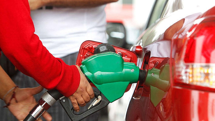 Alza en el precio de los combustibles: Cómo los gobiernos han intentado estabilizar las variaciones en siete décadas