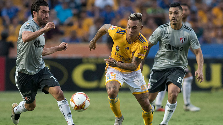 Le mete presión a Rueda: Mira el golazo de media distancia que marcó Eduardo Vargas en México