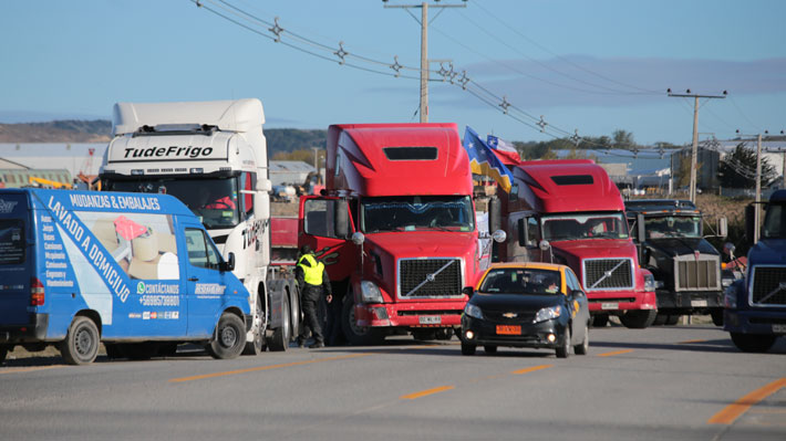 Camioneros explican movilización en Magallanes: Los transportistas "se están quedando sin trabajo"