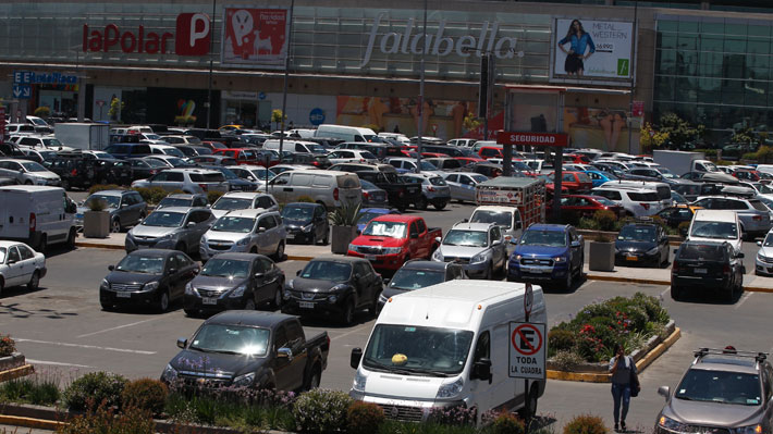 Sujetos roban tienda en centro comercial de Huechuraba: habrían efectuado disparos para escapar