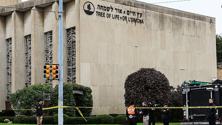 Aumentan los muertos por tiroteo en sinagoga en EE.UU. y Trump dice que "no debe haber tolerancia para el antisemitismo"