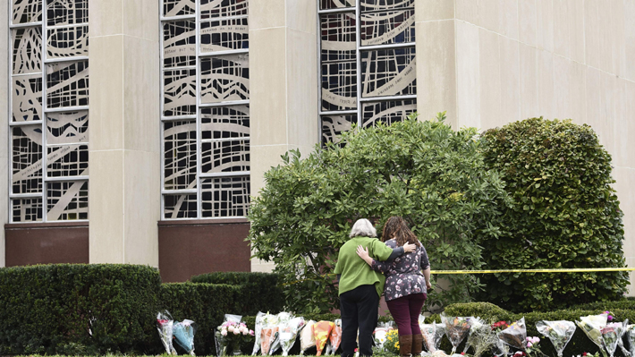 Atacante en el tiroteo de la sinagoga en EE.UU. comparecerá ante el juez este lunes acusado por 29 cargos