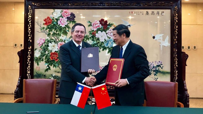 Chile Week: Canciller firma multimillonario acuerdo de cooperación con China