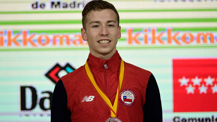 El karateka chileno Camilo Velozo ganó bronce Mundial en la categoría -67 kilos y se ilusiona con Tokio 2020