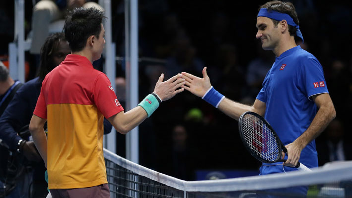 Lejos de su mejor nivel: Federer cayó inesperadamente ante Nishikori en su debut en el Masters de Londres