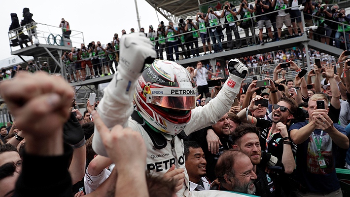 Lewis Hamilton gana el GP de Brasil y le permite a Mercedes conseguir su quinto t&iacute;tulo de constructores de la F-1