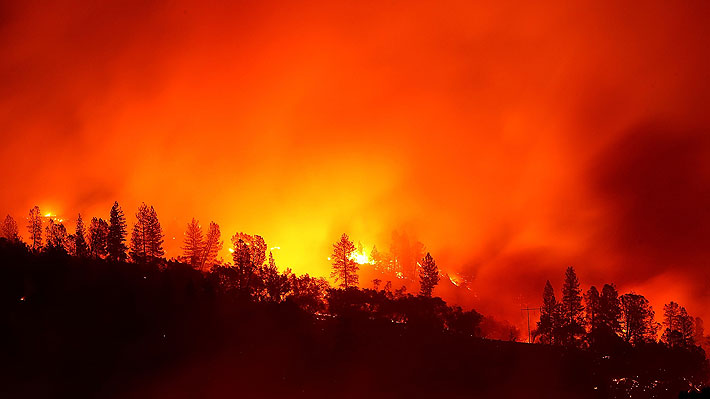 Autoridades buscan a m&aacute;s de 100 personas desaparecidas en incendios de California