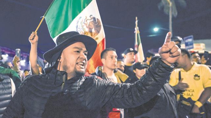 Preocupación en México por grupos antimigrantes que atacan a caravana en ciudad fronteriza
