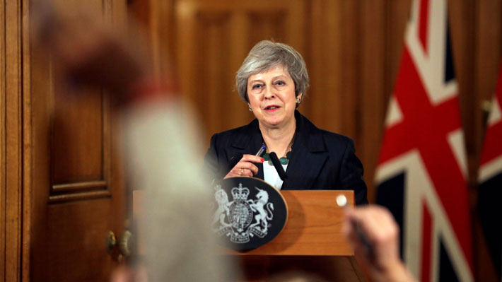 Reino Unido: Al menos 21 conservadores han pedido activar una moción de confianza a Theresa May