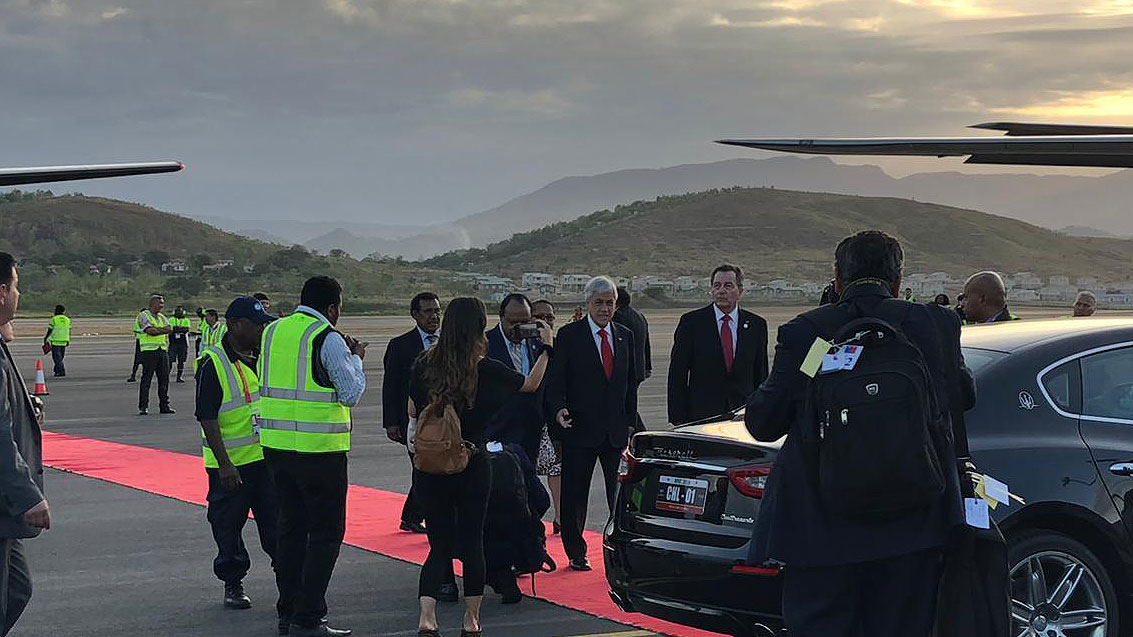 Piñera llega a Papúa Nueva Guinea para el foro de APEC y se alista para recibir la posta de la cumbre