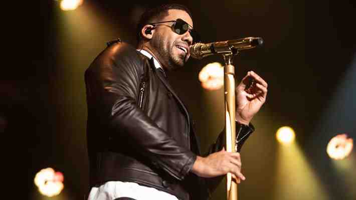 Romeo Santos desató los gritos en el primero de sus cuatro conciertos programados en Chile