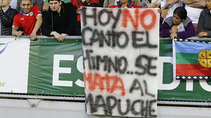 Las polémicas por los lienzos y banderas mapuches requisadas y las manifestaciones del público durante el Chile-Honduras