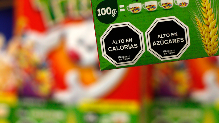 Cae compra de productos "altos en" en primer año de ley: Bebidas azucaradas disminuye en 25%