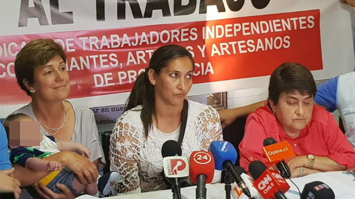 Comerciantes ambulantes acusan "violencia desmedida" de inspectores municipales de Providencia