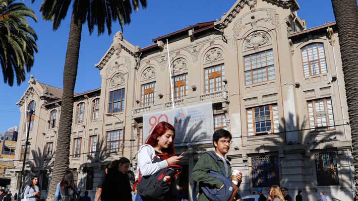 Universidad Católica de Valparaíso suspende clases para este miércoles tras supuesta amenaza de ataque armado