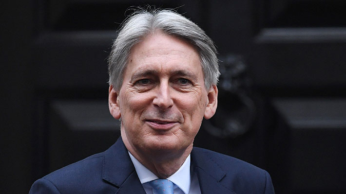 Ministro británico dice que el acuerdo del Brexit minimiza el impacto en la economía
