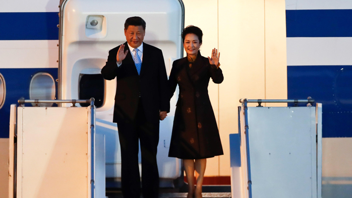Nuevo bochorno en el G20: Banda militar confunde a presidente chino a su llegada a Buenos Aires