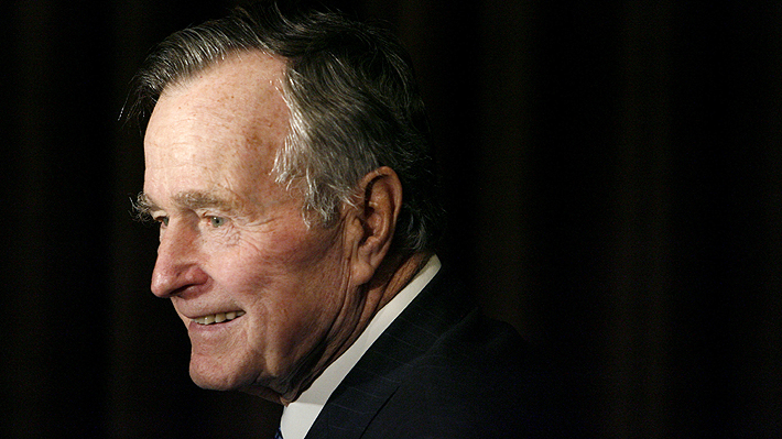 "Yo también te amo": Las últimas palabras de George H. W. Bush fueron por teléfono para su hijo