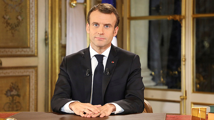 Macron anuncia alza del sueldo mínimo y baja de impuestos para calmar a los "chalecos amarillos"