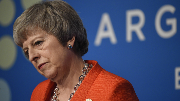 Theresa May afrontar&aacute; una moci&oacute;n de confianza que podr&iacute;a sacarla del poder