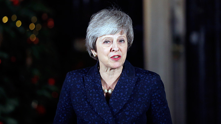 May se mantiene como Primera Ministra británica tras fracaso de moción de confianza en su contra