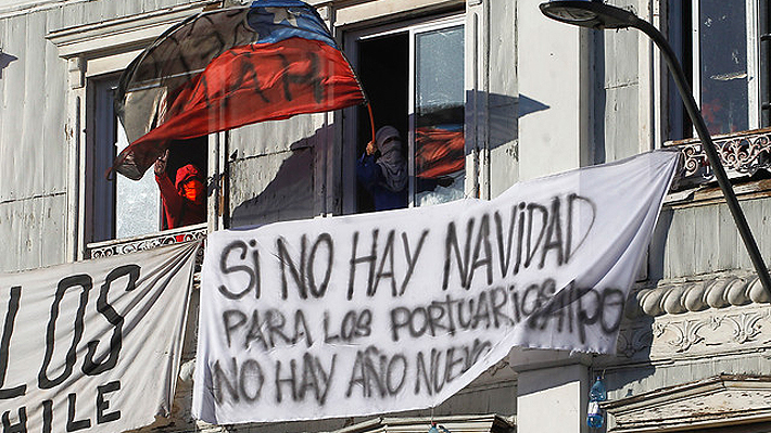 Aumenta tensión por paro en Valparaíso: "Si no hay Navidad para los portuarios, no hay Año Nuevo"