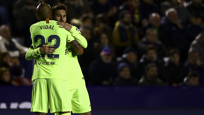Vidal se ratifica como titular y aporta una asistencia en un Barcelona que aplasta al Levante con un "show" de Messi