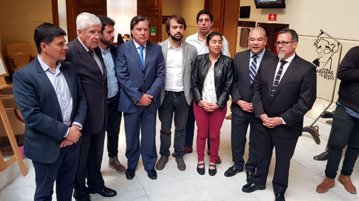 Alcalde Sharp y parlamentarios de Valparaíso hacen urgente llamado al diálogo entre TPS, trabajadores y Gobierno