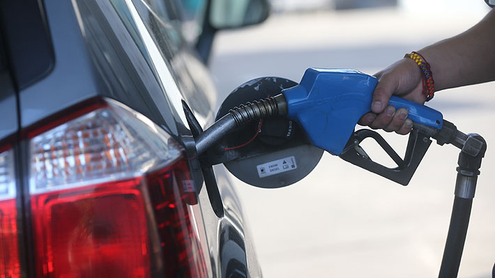 Hacienda anuncia que combustibles seguirán bajando en próximas semanas: Se concretarían tres meses de caídas