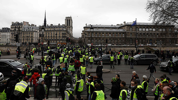 Nueva jornada de manifestaciones de los "chalecos amarillos" deja 30 personas detenidas en París