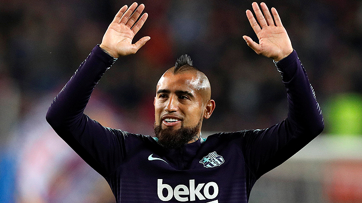 El Camp Nou se rindió a sus pies: Vidal sale entre aplausos y confirma su "romance" con la hinchada del Barcelona