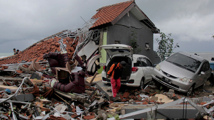 Tsunami en Indonesia: Último balance sube a 281 los muertos y cifra en más de 1.000 las personas heridas
