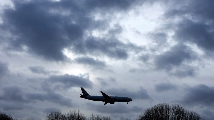 Tras caos en el terminal aéreo de Gatwick: Reino Unido aprueba sistemas de detención de drones