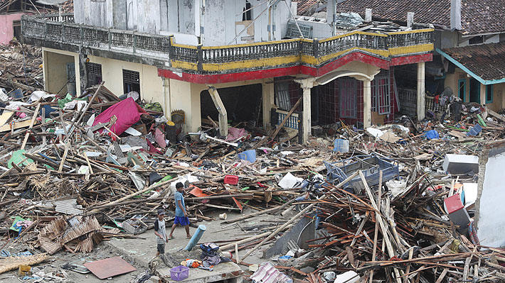 Indonesia: En medio de réplicas y escombros se reanuda la búsqueda de 154 desaparecidos por el tsunami