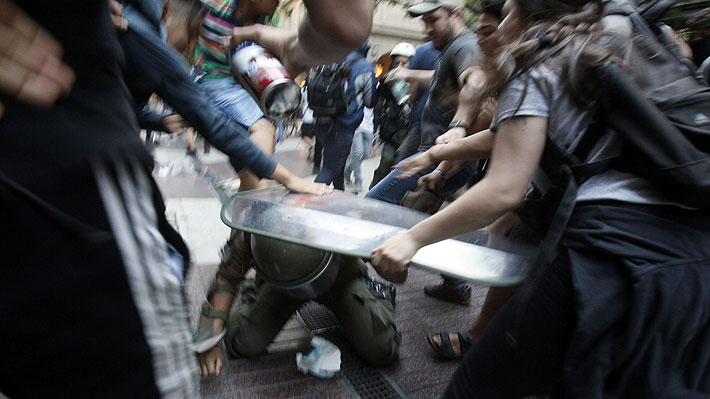 Intendenta visita a cabo herido en manifestación: "(Sufrió) una golpiza de las más brutales que podamos haber visto"