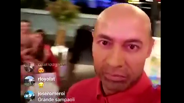 Las imágenes de Marcelo Díaz celebrando su cumpleaños disfrazado de Jorge Sampaoli