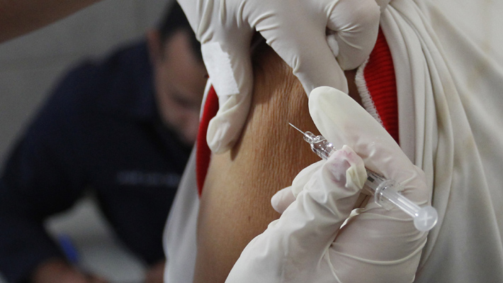 Minsal llama a vacunarse a personas nacidas entre 1995 y 1999 por brote de sarampión