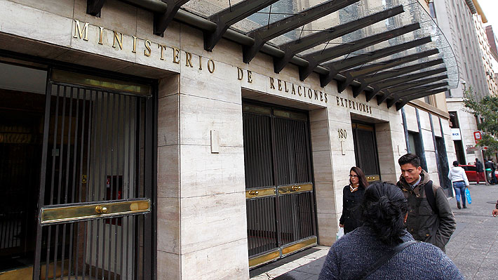 Funcionarios de Cancillería afirman que no hubo concurso por cargo de Fernanda Bachelet y contradicen al Gobierno