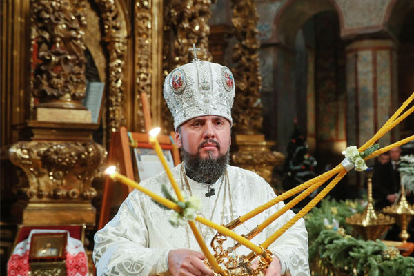 Epifanio (nacido como Serhii Dumenko) oficiando como Metropolita de Kiev