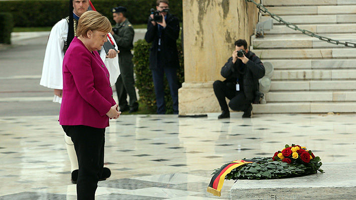 Merkel reconoce la "responsabilidad histórica" de Alemania por crímenes nazis en Grecia