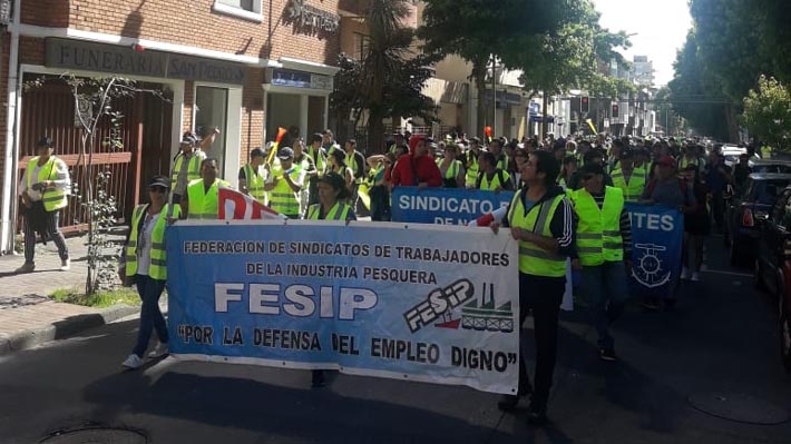 Chalecos amarillos llegaron a Concepción: Pescadores industriales protestaron con chaquetas reflectantes por ley de la jibia