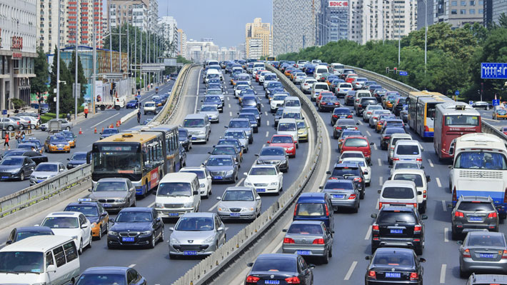 Mercado automotriz chino se contrae por primera vez desde la década de 1990