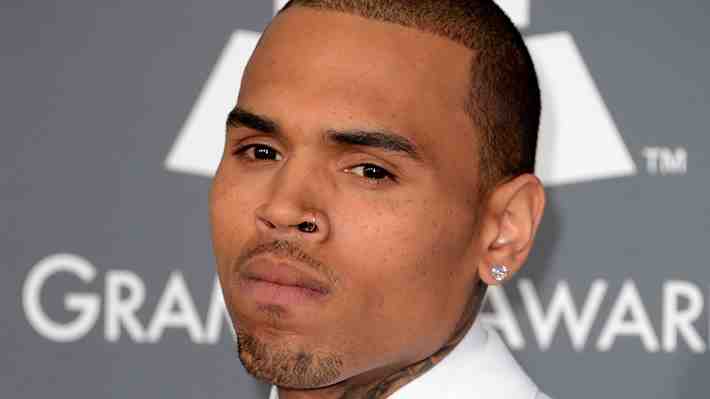 Chris Brown, ex novio de Rihanna, es liberado de prisión y niega cualquier "relación sexual" con la mujer que lo acusa