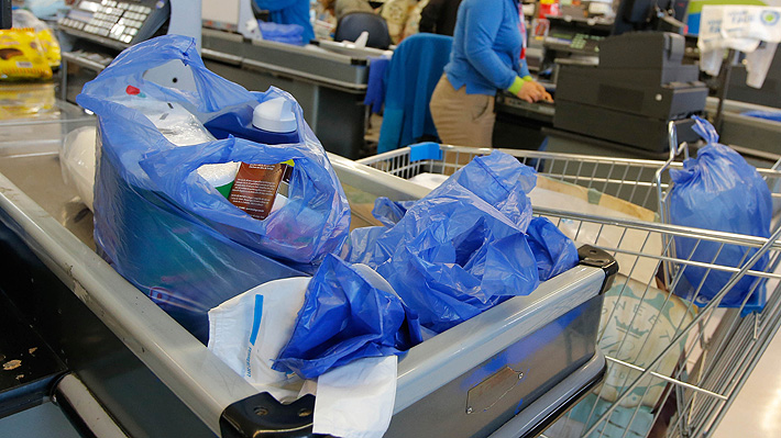 Llegó el día: Desde hoy el comercio no podrá entregar bolsas plásticas en todo Chile
