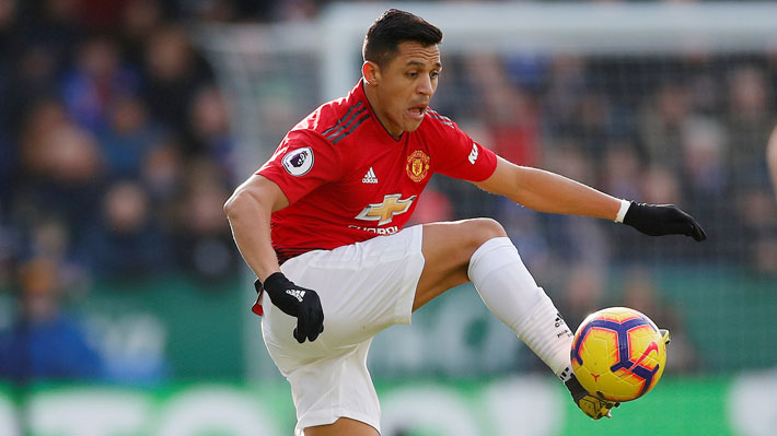 Alexis regresó a la titularidad por Premier, pero tuvo un ingrato partido en el opaco triunfo del United sobre el Leicester