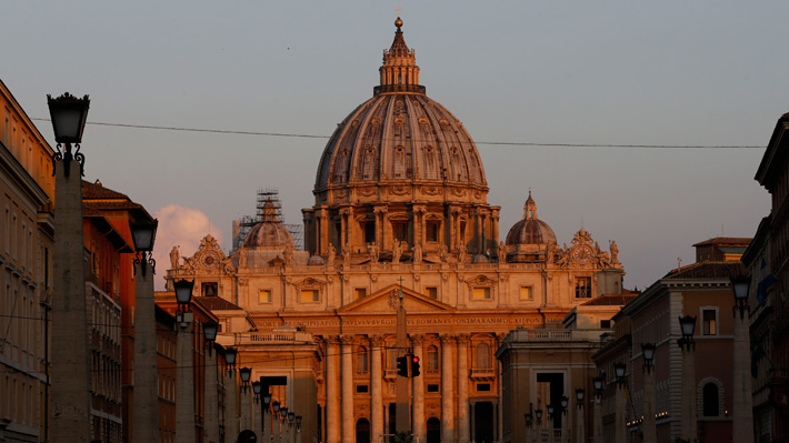 Vaticano expulsa del sacerdocio a ex cardenal de Washington Theodore McCarrick tras acusaciones abusos